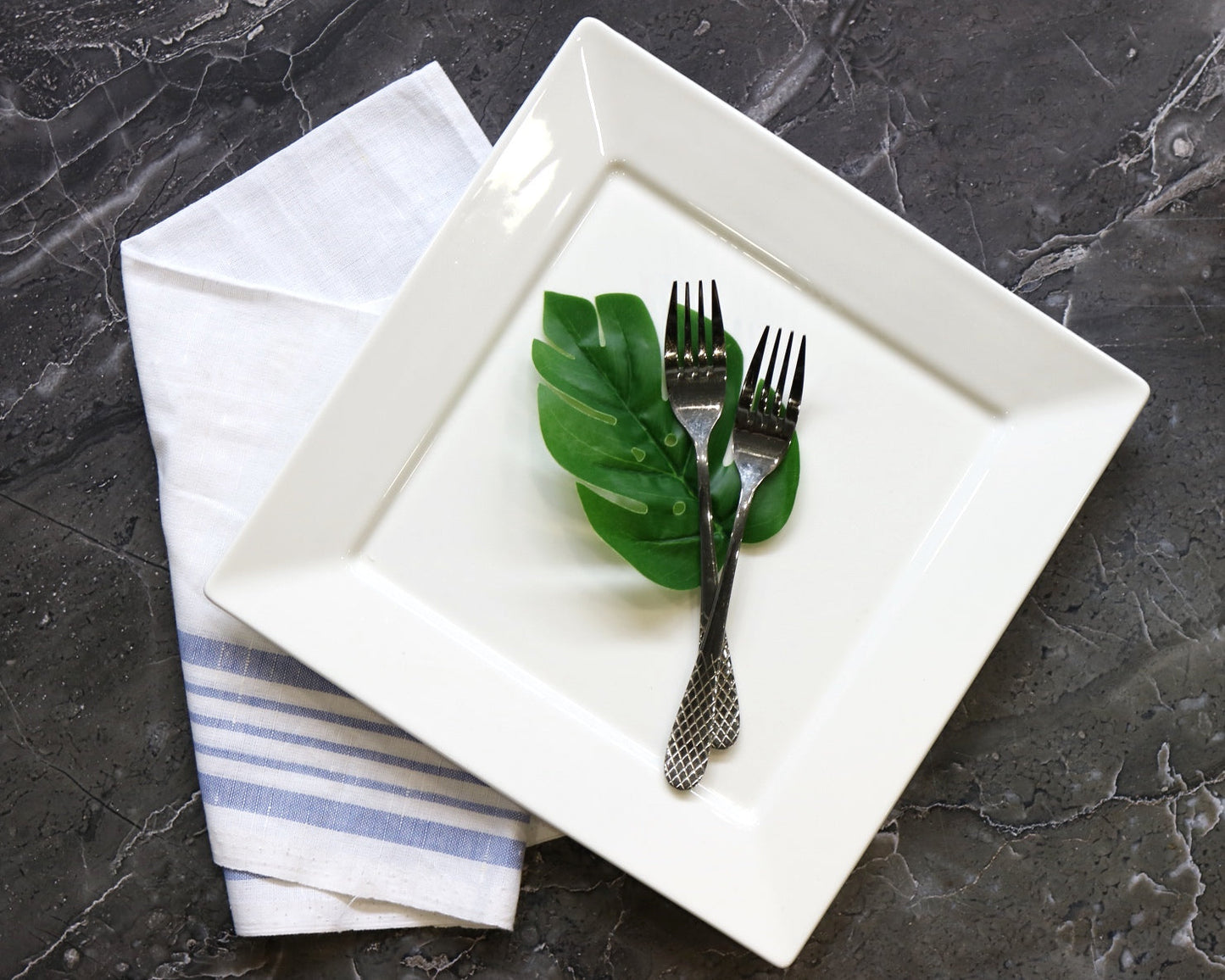 Wilmax quadratische Servierplatte 29,5 cm aus Porzellan WL-991224/A