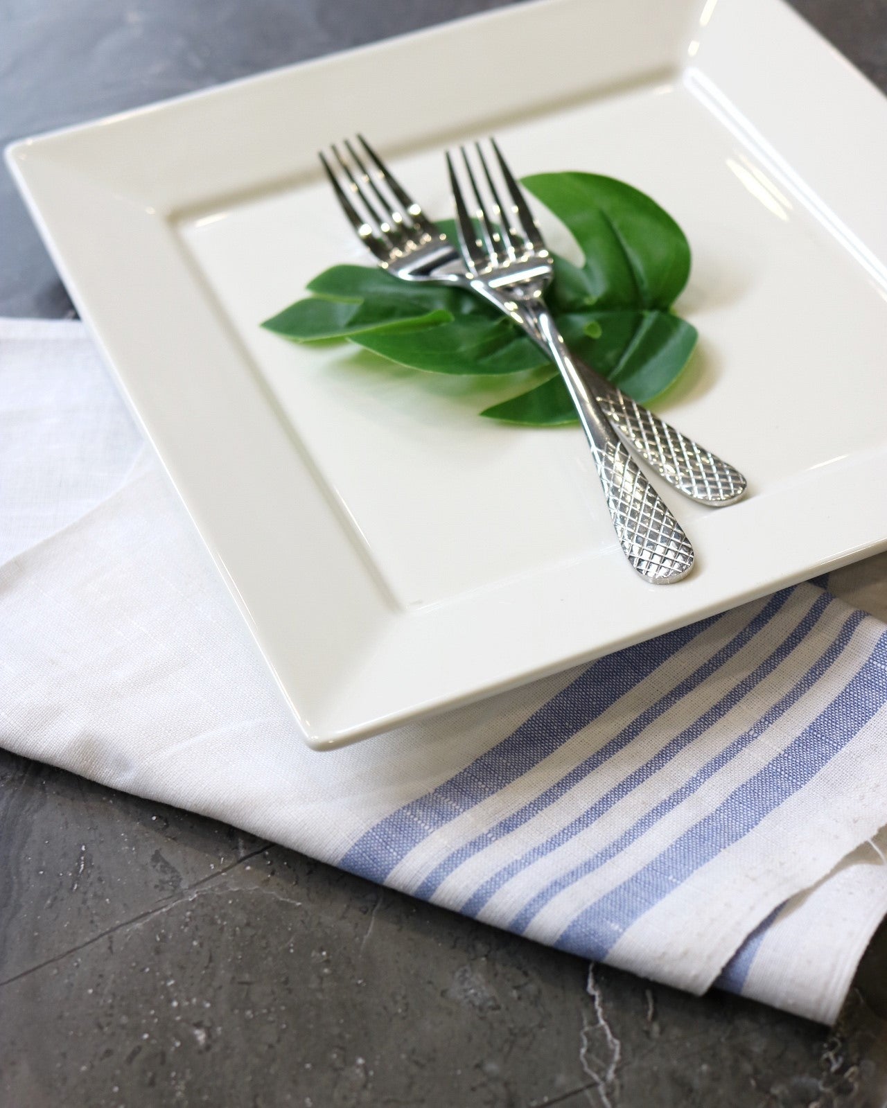 Wilmax quadratische Servierplatte 29,5 cm aus Porzellan WL-991224/A