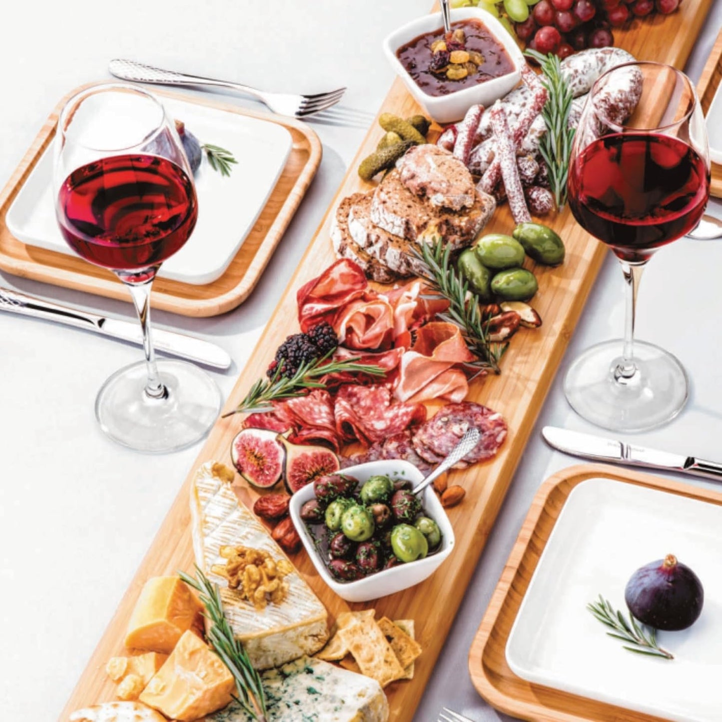 Wilmax Servierbrett mit Griff, 66 x 20 cm, Bambus, WL-771136/A