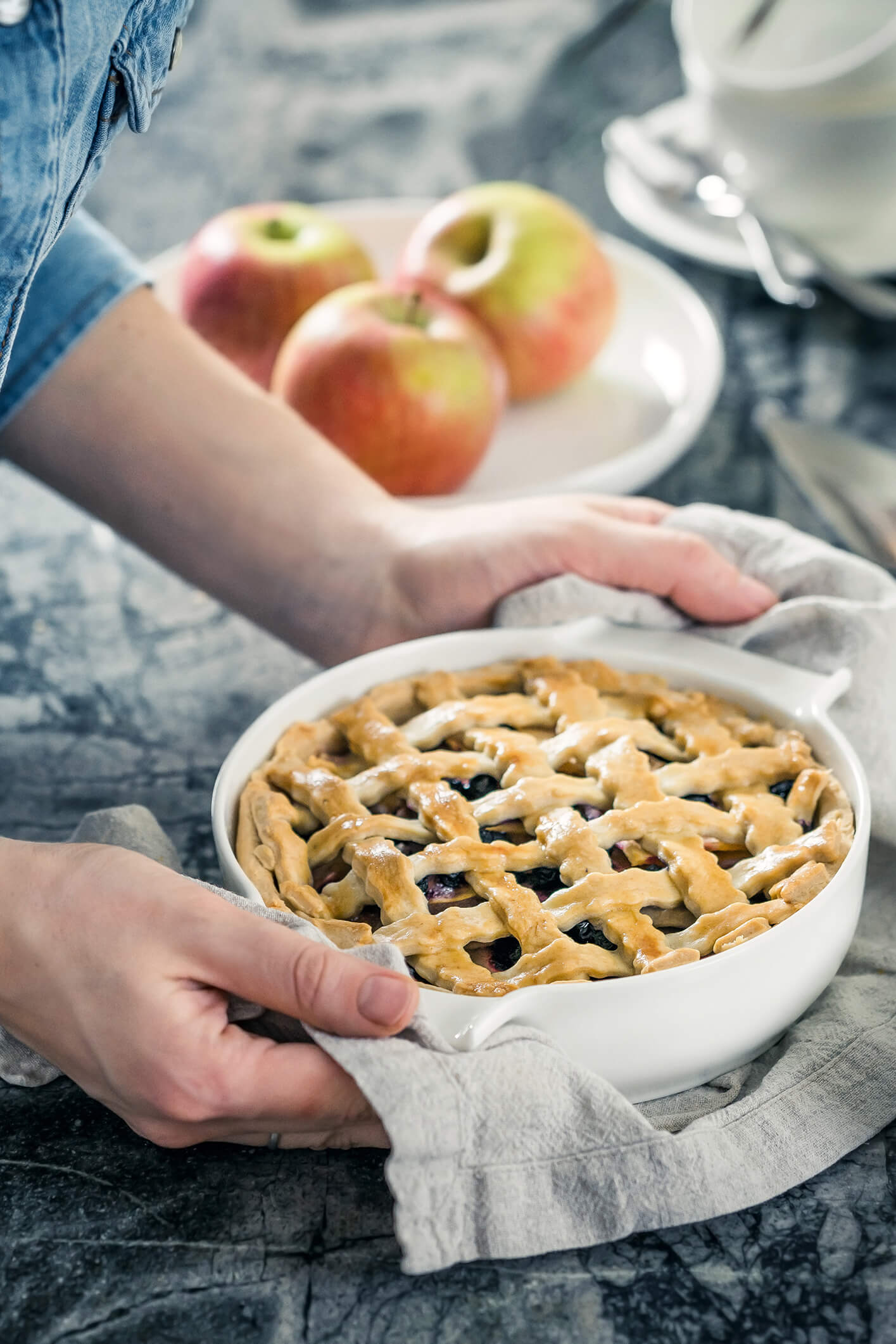 Wilmax Auflaufform mit Griffen, Weiß, 650 ml, 20.5 x 17 cm – WL‑997021